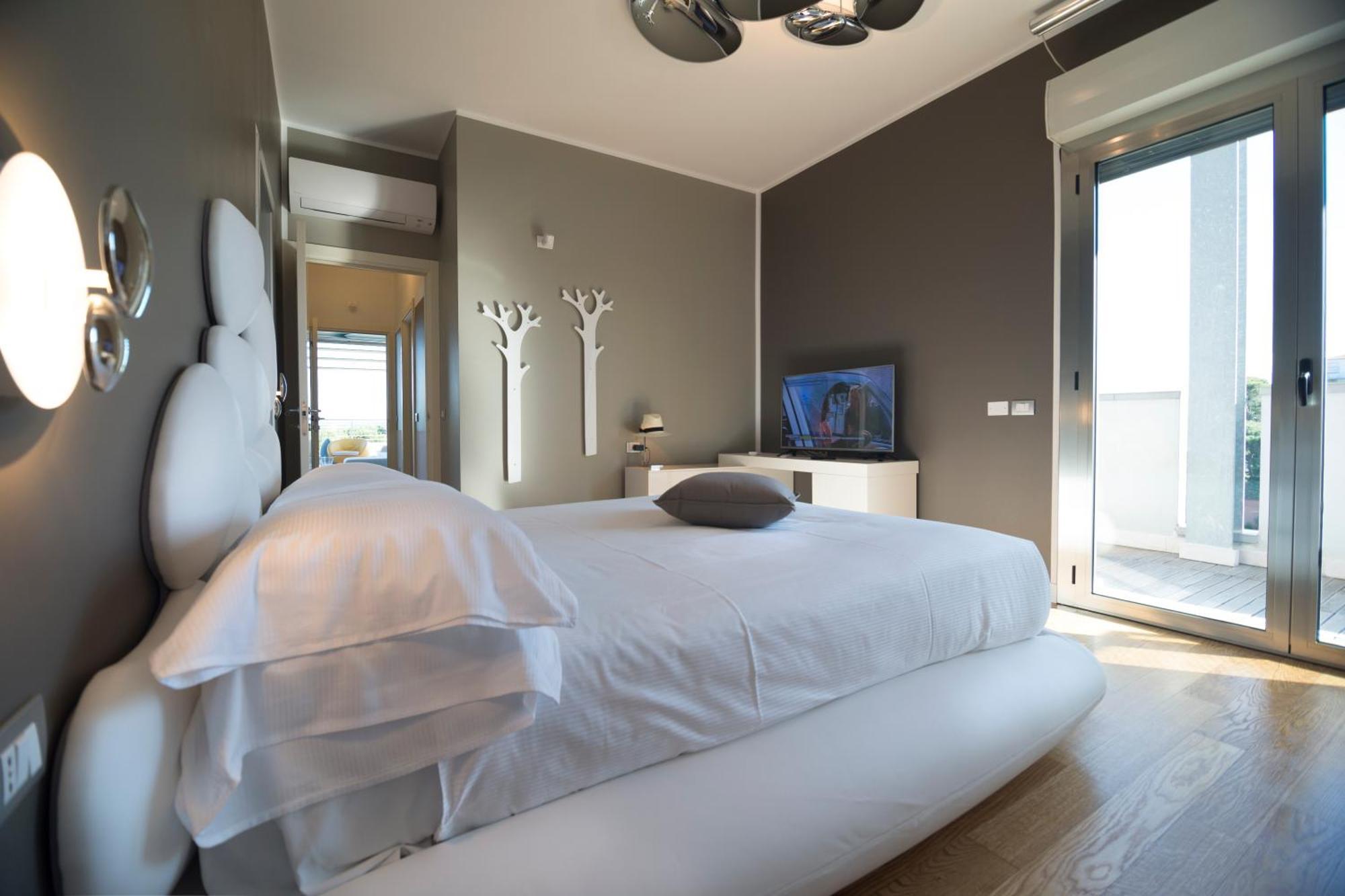 The One Hotel - Designed For Adults - Pet Lovers Риччоне Экстерьер фото
